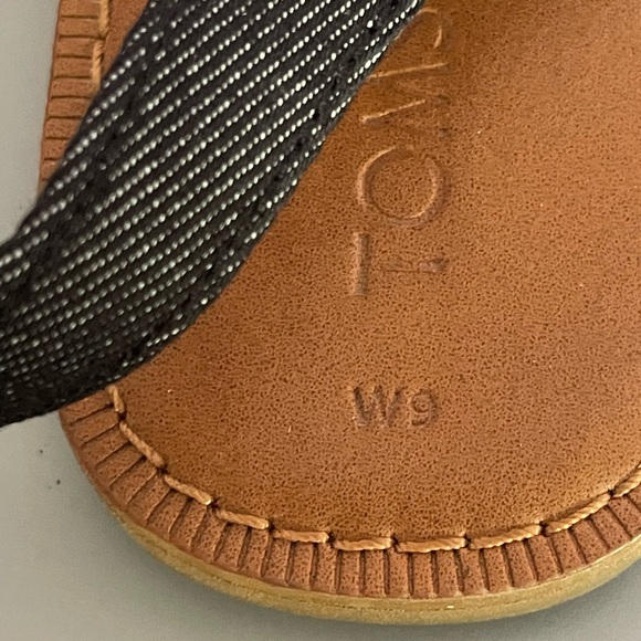 TOMS Sicily Black Canvas Denim Sandals Size 9 - Picture 3 of 5
